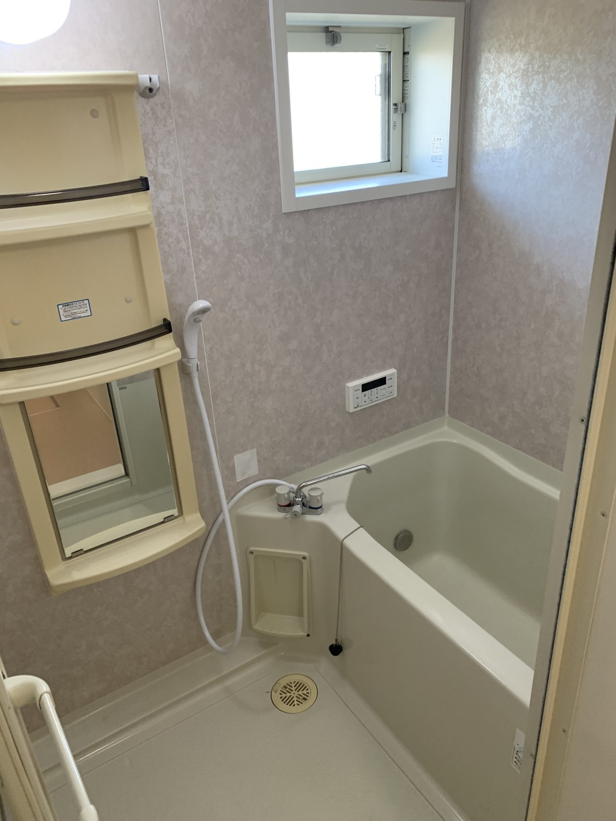 バス・シャワールーム　追焚き付お風呂　シャワー付