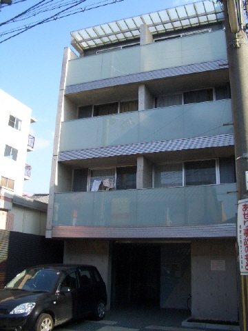 京都市東山区本町１丁目のマンションの建物外観