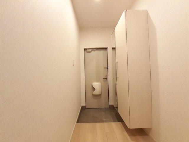 【富山市水橋辻ヶ堂のアパートの玄関】
