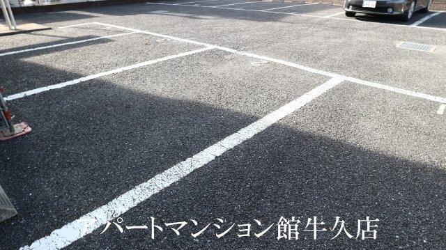 【レオパレスソレーユIIの駐車場】