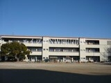 【玉野市田井のアパートの小学校】