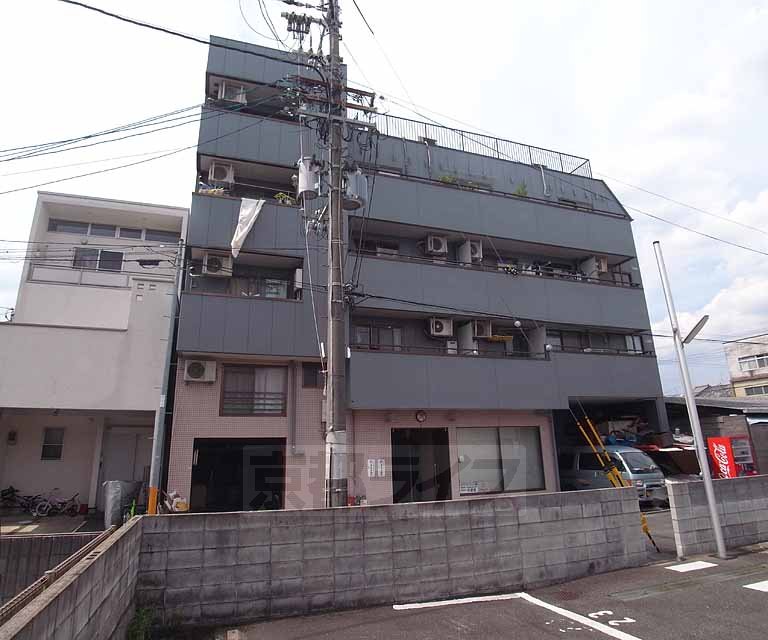 京都市右京区西院下花田町のマンションの建物外観