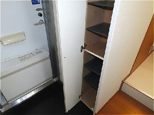 玄関　玄関側からのアングルです