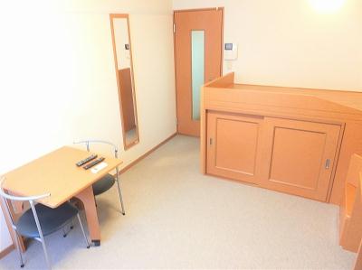 居室・リビング　カーペットのお部屋です