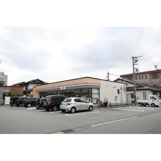コンビニ　セブンイレブン富山城南公園前店（コンビニ）まで730m