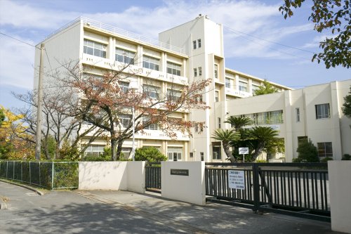 【クリスタルスクエアの小学校】