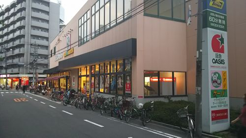 【プレサンス扇町駅前のドラックストア】