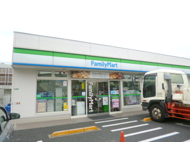 コンビニ　ファミリーマート（コンビニ）まで214m