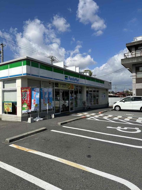 コンビニ　ファミリーマート　小野本町店（コンビニ）まで271m