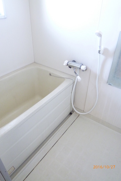 バス・シャワールーム　コンパクトで使いやすいお風呂です