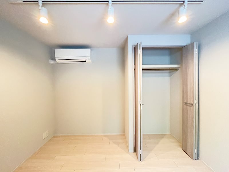 収納　ロングコートも余裕のクローゼット