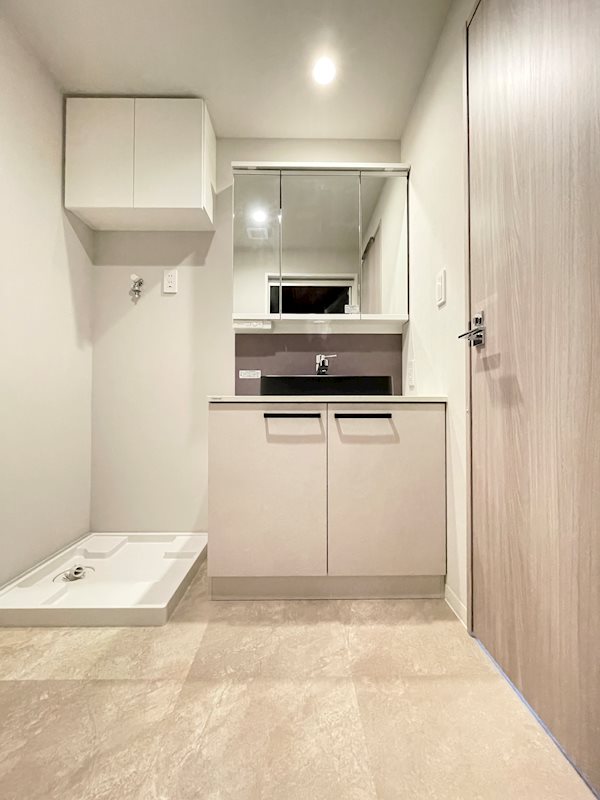 洗面設備　身支度に便利な洗面脱衣室