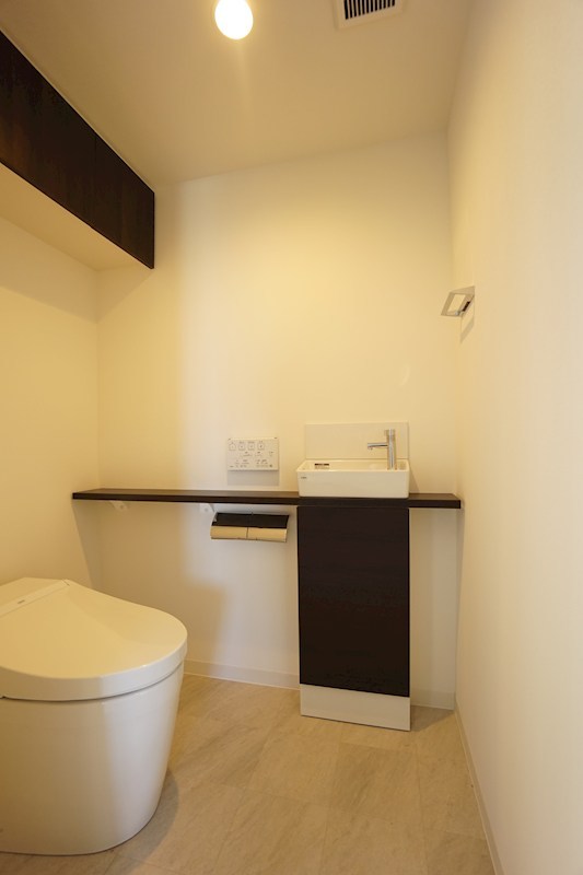 トイレ　温水洗浄便座付トイレ