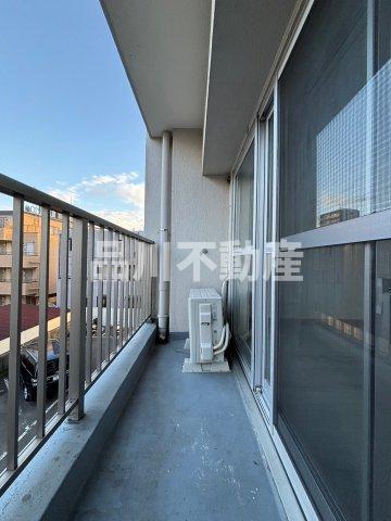 バルコニー　外からの目が気にならないバルコニーで洗濯物が干せます