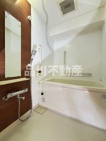 バス・シャワールーム　コンパクトで使いやすいお風呂です