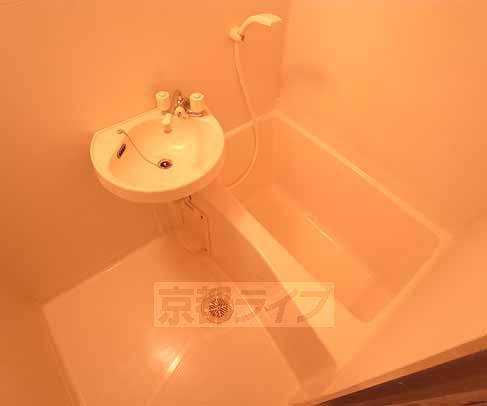 バス・シャワールーム　お風呂に浸かれます。