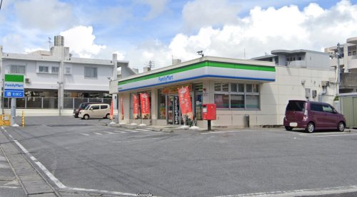 コンビニ　ファミリーマート　豊見城名嘉地北店（コンビニ）まで350m