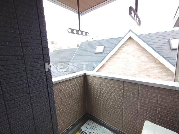 バルコニー　暖かな日差しのふりそそぐバルコニー