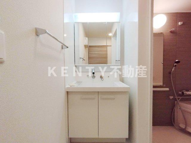 洗面設備　スペースが確保できる洗面所です