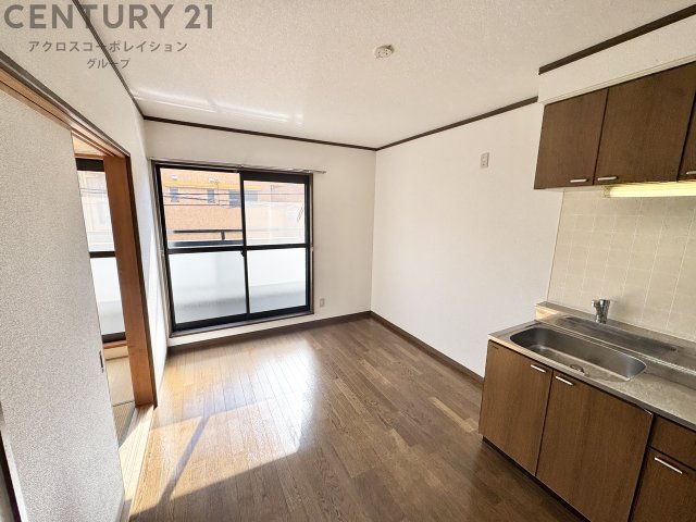 居室・リビング　明るいリビング