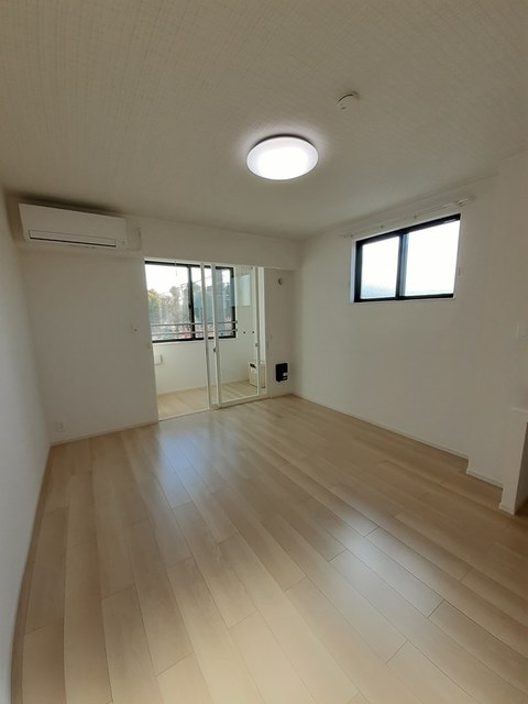 居室・リビング　角部屋2面採光のお部屋です