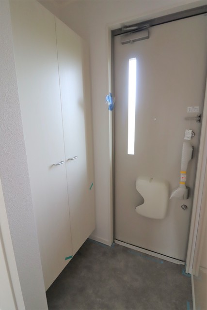 玄関　建築中です