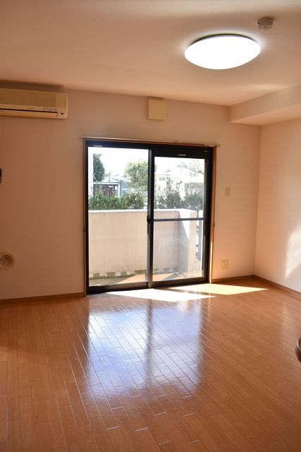 居室・リビング　※同タイプ別室参照※現状優先写真