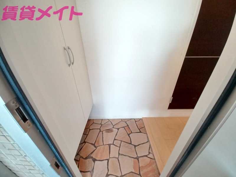 玄関　同物件別室写真