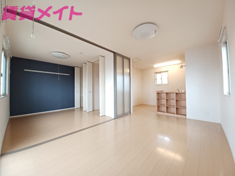 居室・リビング　同物件別室写真