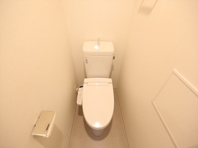 トイレ　温水洗浄暖房便座付トイレ