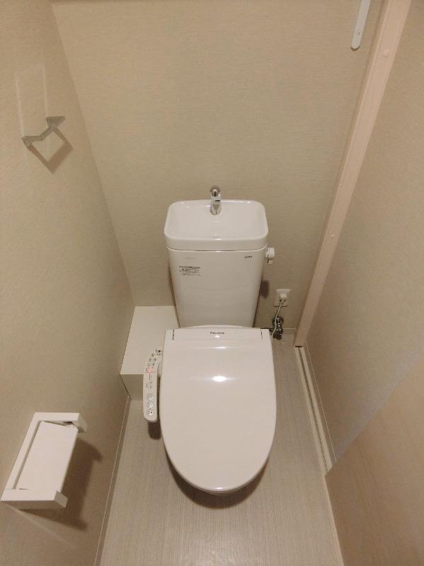 トイレ　同物件内別部屋の写真になります。