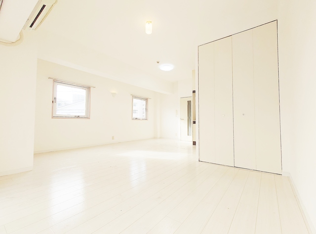 居室・リビング　二人入居も出来る広さ。フローリング