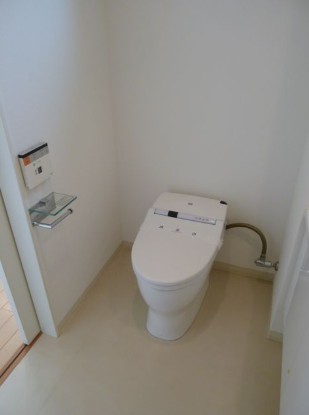 トイレ　別タイプ部屋　参考写真です