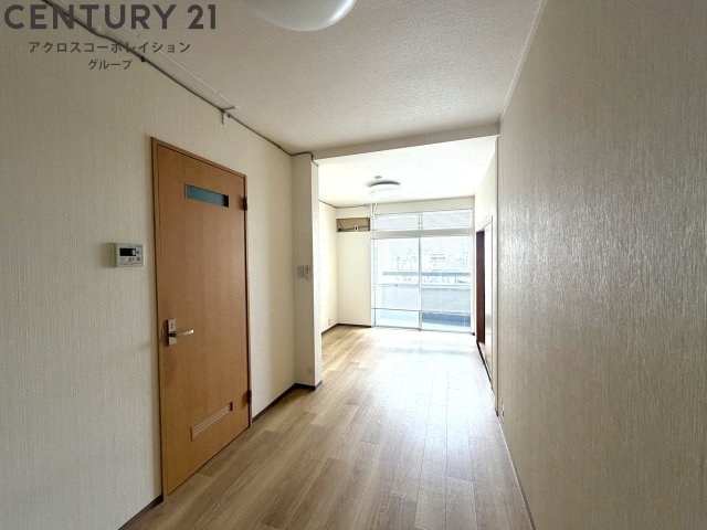 居室・リビング　床色が明るい色合いでとても綺麗です♪