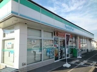 コンビニ　ファミリーマート様（コンビニ）まで550m