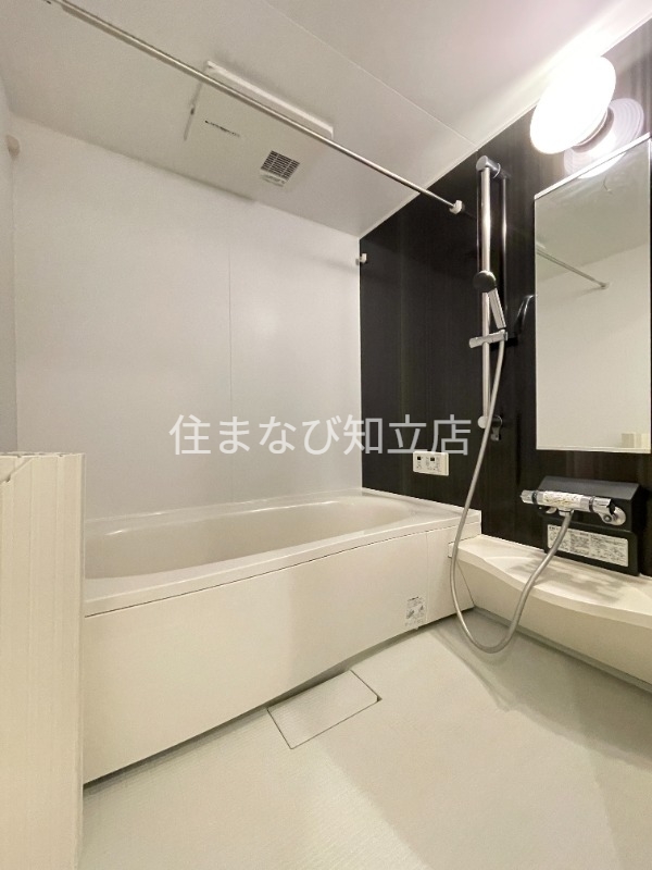 バス・シャワールーム　同型別部屋写真（反転）