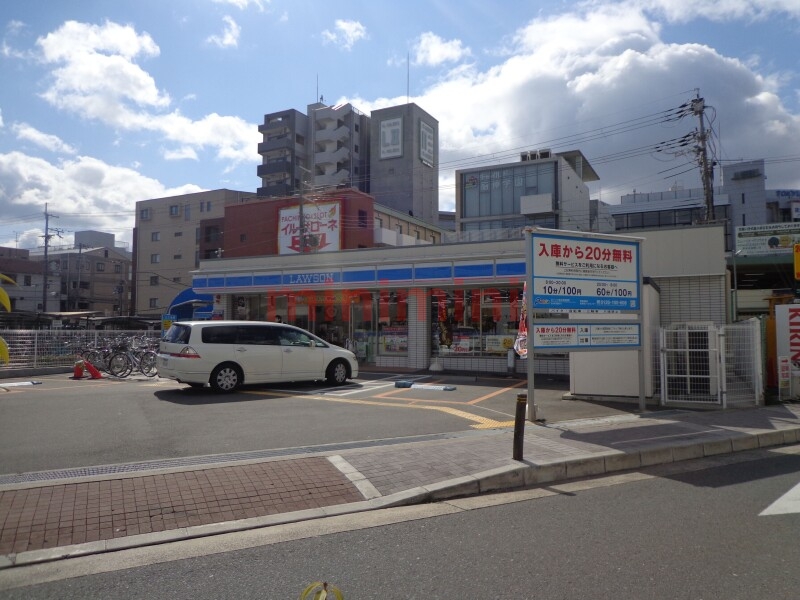 コンビニ　ローソン阪急茨木市駅南店（コンビニ）まで77m