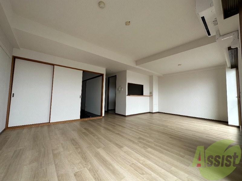 居室・リビング　陽当たりが良く、広々として過ごしやすそうです。