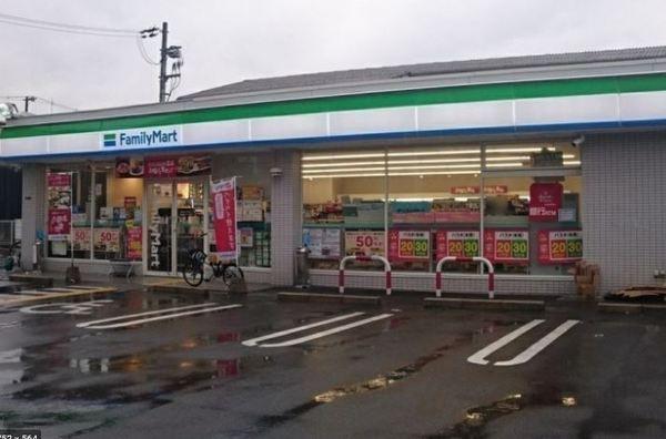 コンビニ　ファミリーマート鶴見諸口1丁目店（コンビニ）まで70m