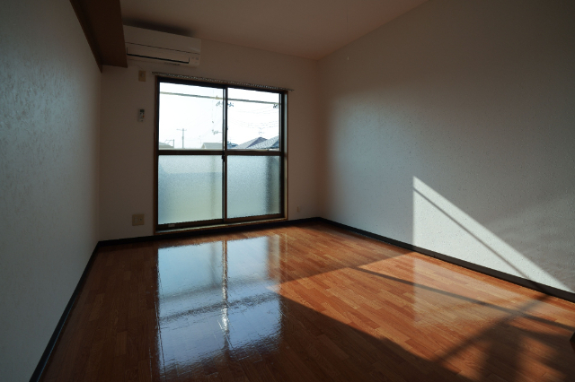 居室・リビング　同じ建物の別のお部屋