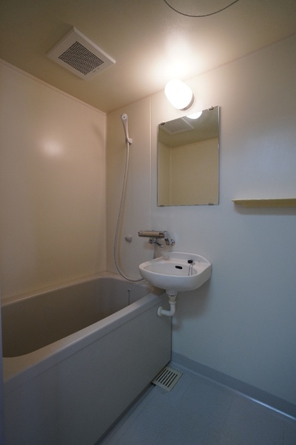 バス・シャワールーム　同じ建物の別のお部屋