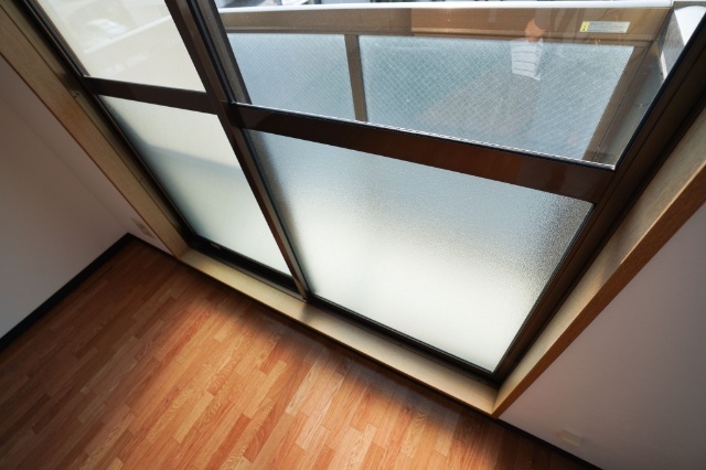 バルコニー　同じ建物の別のお部屋