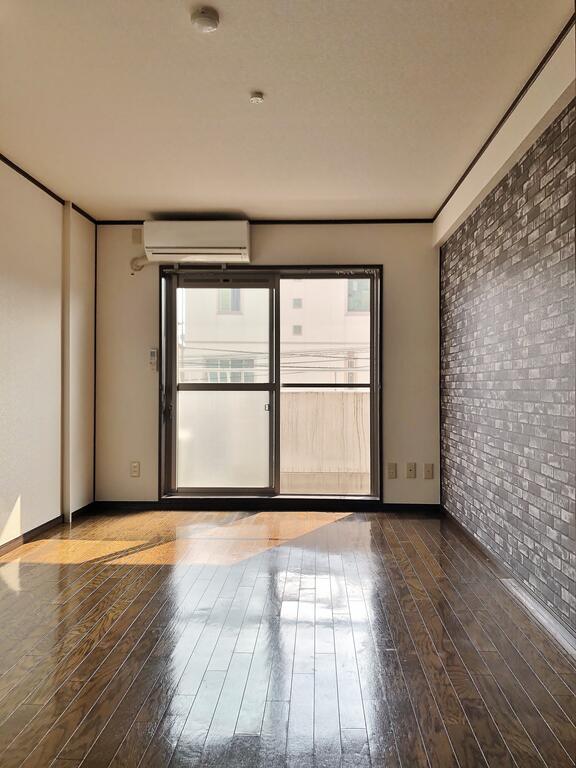 居室・リビング　洋室８．２帖 南向き　日当たり・風通り良好