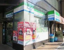 コンビニ　ファミリーマート神谷町駅前店（コンビニ）まで110m