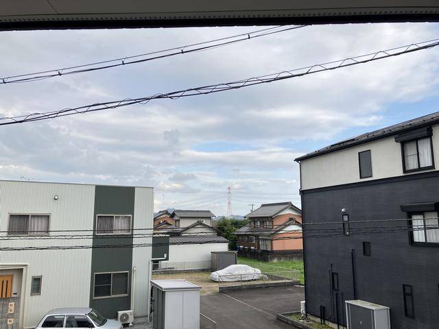 バルコニー　東向きで朝日が良く入りますね