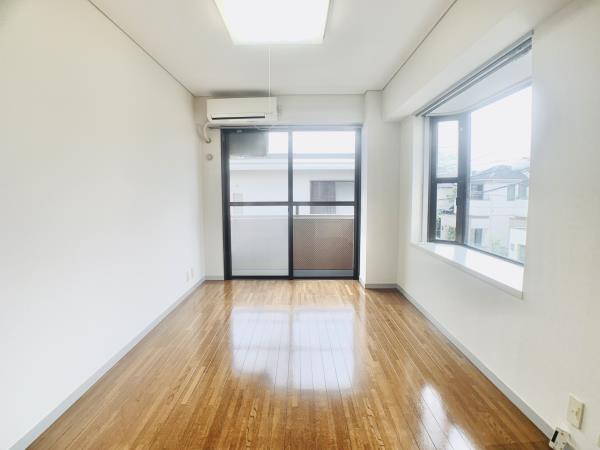 居室・リビング　居間です