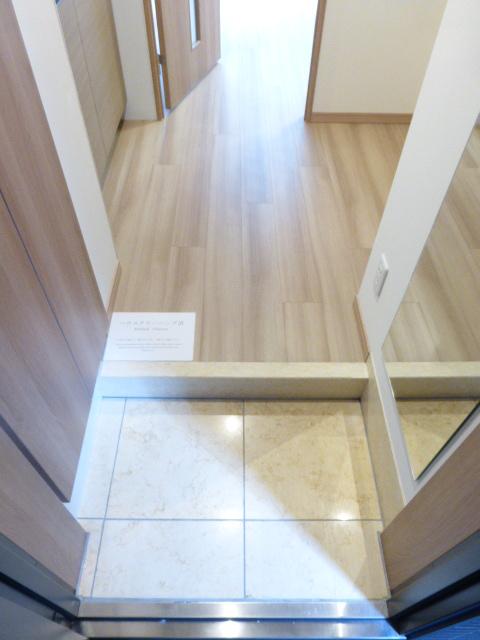 玄関　玄関　※別部屋参考写真