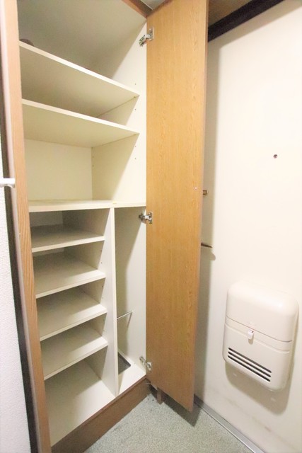 玄関　★容量の多いシューズボックス★