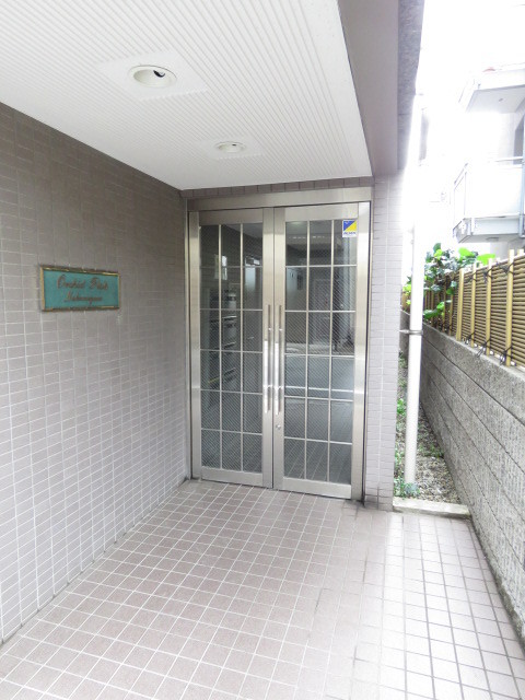 エントランス　★雨に濡れない屋根のあるエントランス♪