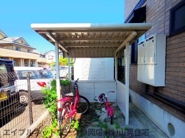 建物外観　駐輪場